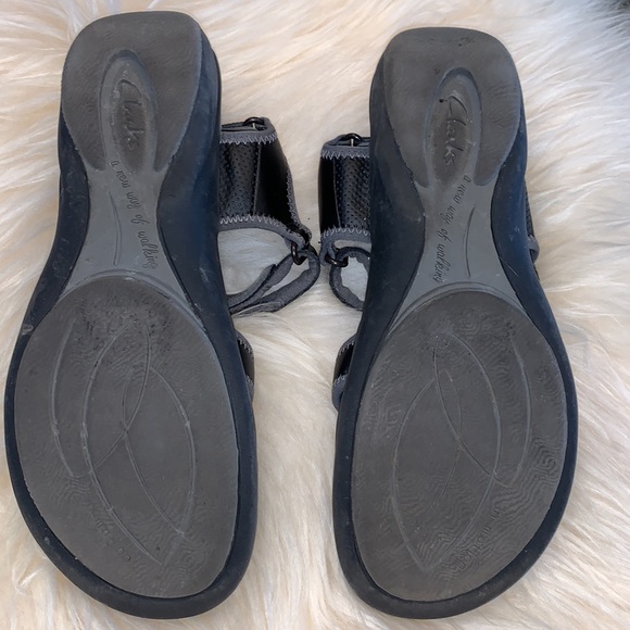 SALE!! Clarks walking sandals.   4 - Picture 4 of 9